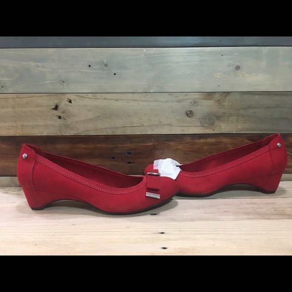 Dana Buchanan Red small heel