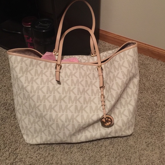 michael kors purse.