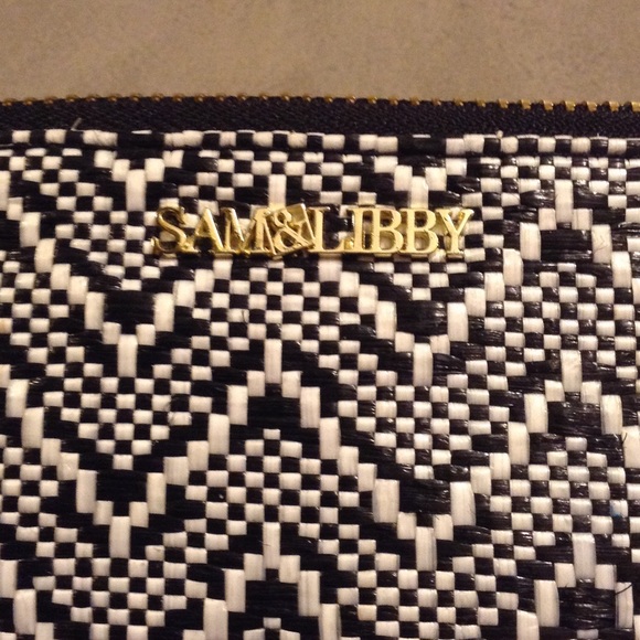 *GIFTED* Oversized SAM & LIBBY Tasseled Clutch - Picture 2 of 4