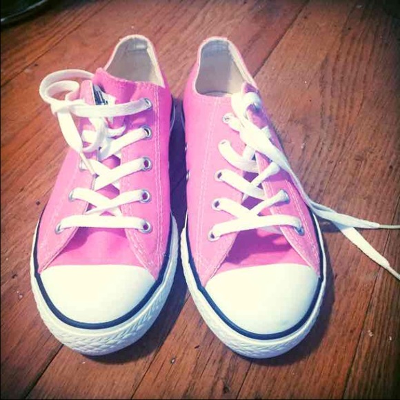Size 5 converse pink size 3 kids