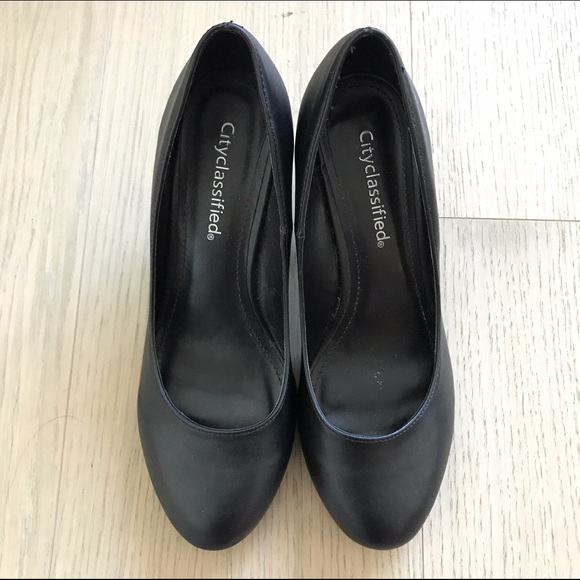 black pumps