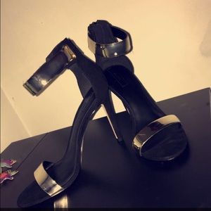 Aldo heels size 7.5, BLACK AND GOLD