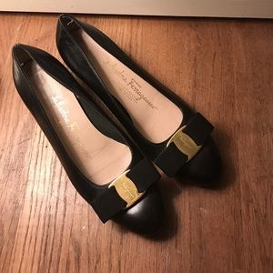 Salvatore ferragamo vara heeled shoes