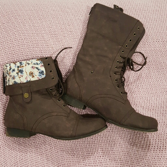 Twisted brown combat boots Sz 9