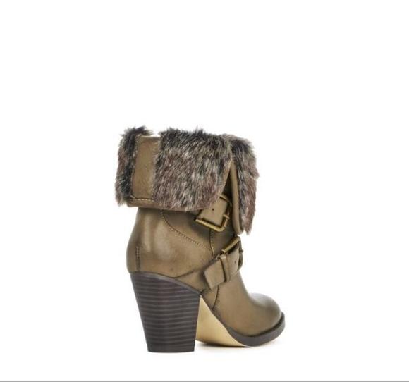 Boots - Picture 3 of 4