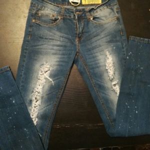 Distressed skinnys
