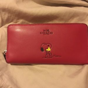Coach Peanuts Snoopy accordion zip wallet
