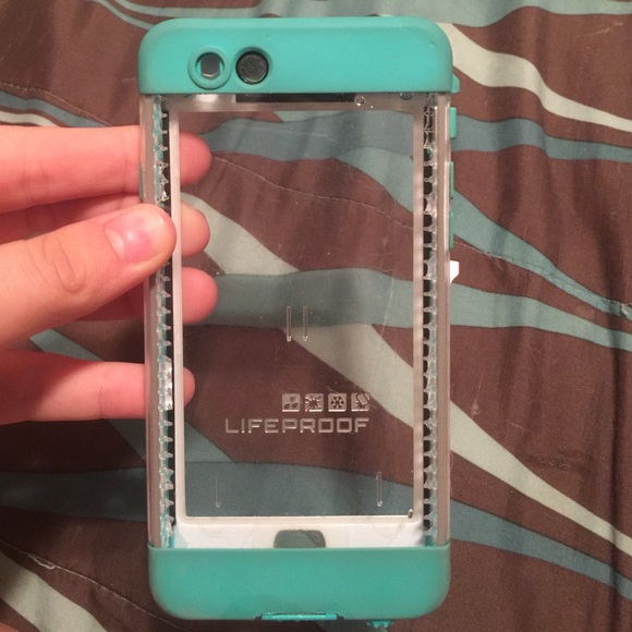 iPhone 6 Nuud lifeproof case! - Picture 2 of 4