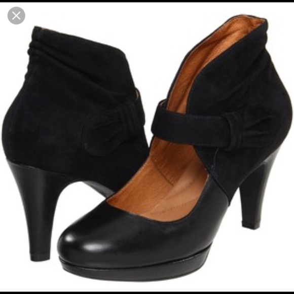 Indigo by Clarks Black and Suede Heels