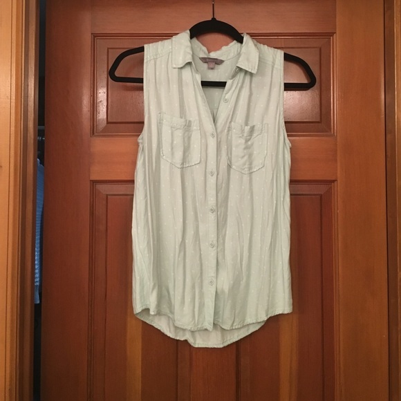 Sleeveless button up