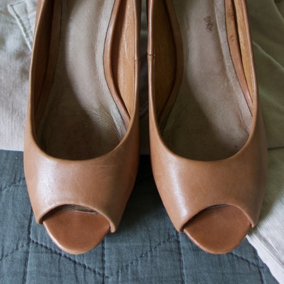 SOLD // Elliott Lucca size 7.5 - Picture 3 of 4