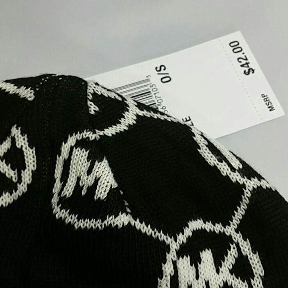 🚨SOLD OUT🚨💯AUTHENTIC Michael Kors Beanie NWT - Picture 3 of 4