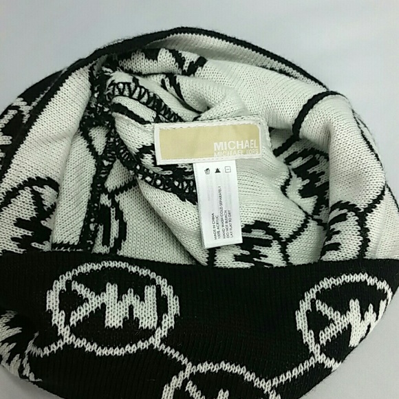 🚨SOLD OUT🚨💯AUTHENTIC Michael Kors Beanie NWT - Picture 4 of 4