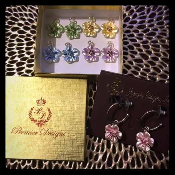 Premier Designs Earrings w/Multiple Flower Charms