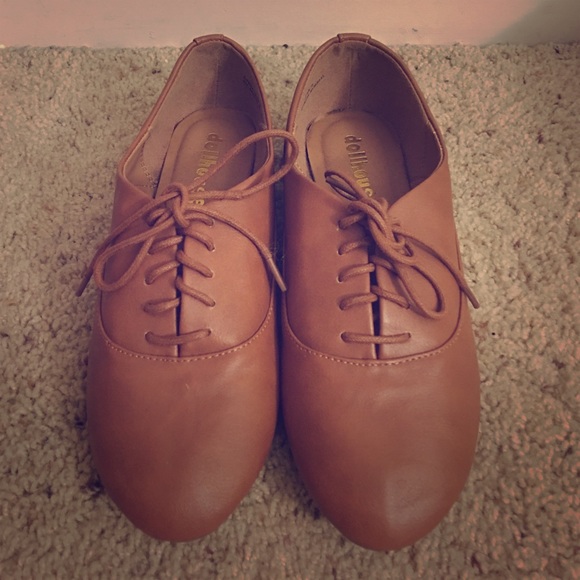 Tan lace up oxfords