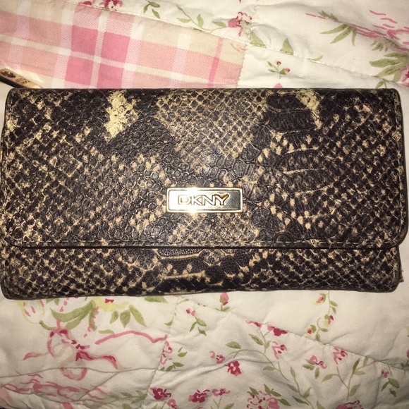 DKNY wallet