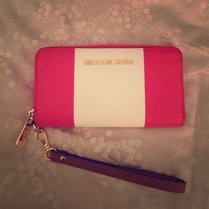Michael Kors Jet Setter Wallet
