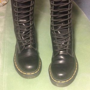 Dr. Martens 14 eyelet black boots