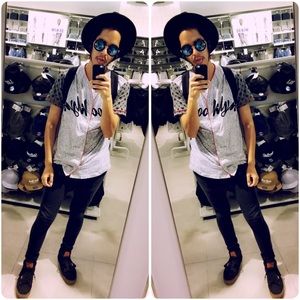 Meet your Posher, Adam