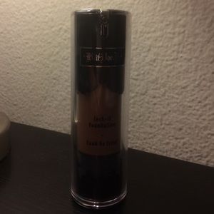 Kat Von D Lock it Foudation