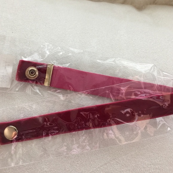 Velvet Choker - Picture 3 of 4