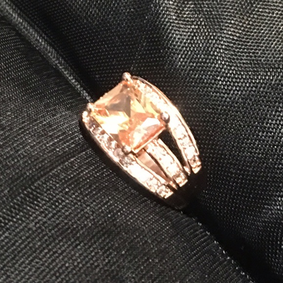 Ring - Picture 3 of 4