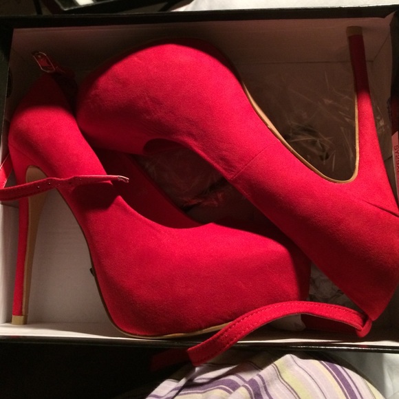 Bella Marie 12" pumps