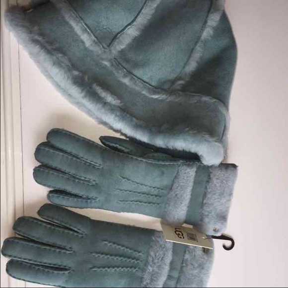 Set Ugg hat and gloves new size s