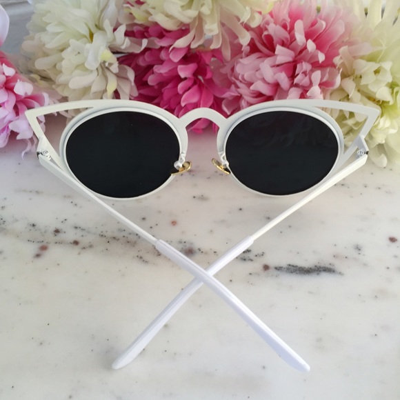 "Jemima" Sunglasses || Light Pink Mirror Cat Eye - Picture 2 of 5