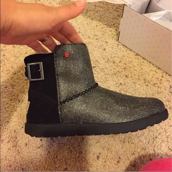 Ugg boots new size 5 Y black and silver