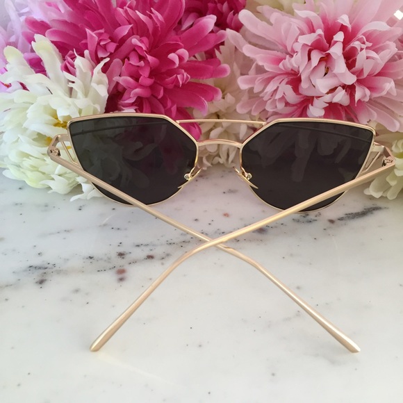 "Natalie" Sunglasses || Gold/Silver Mirror Cat Eye - Picture 2 of 6