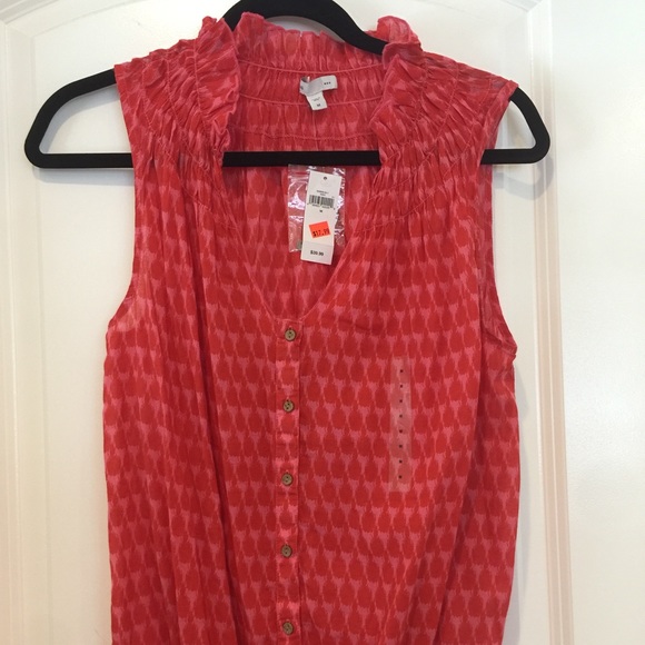 Brand new Gap v-neck button-down sleeveless