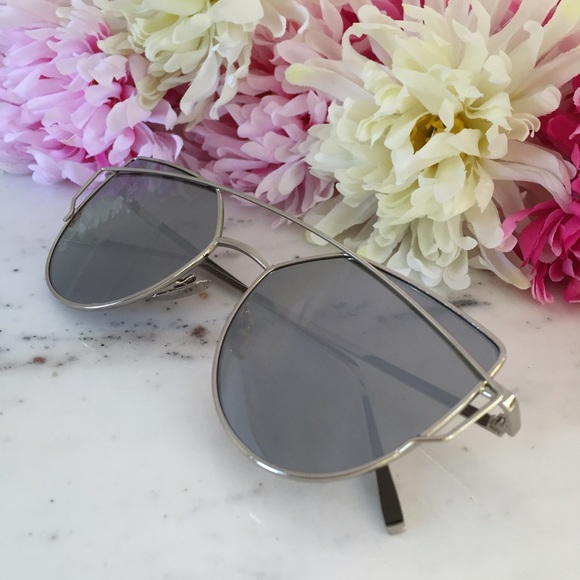 "Natalie" Sunglasses || Silver Mirror Cat Eye - Picture 3 of 6