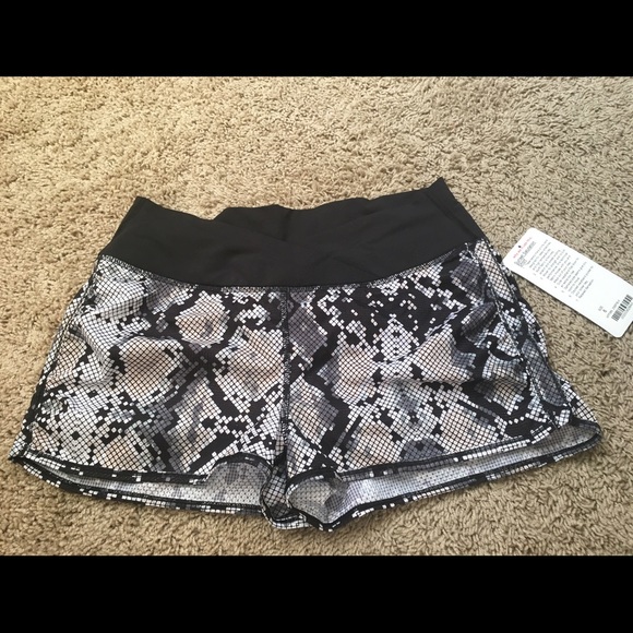 lululemon athletica Pants - LuluLemon size 6 shorts !!
