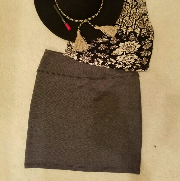 MOVING SALE Heather Grey Bodycon Mini Skirt - Picture 3 of 4