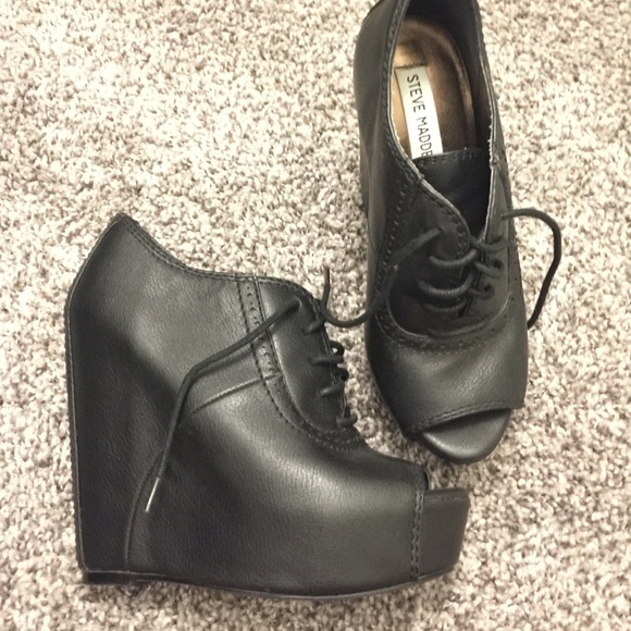 ❤️ STEVE MADDEN Black Wedge Peep Toe Booties🔥😍