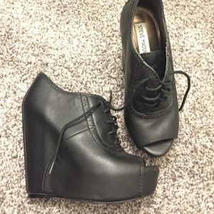 ❤️ STEVE MADDEN Black Wedge Peep Toe Booties🔥😍