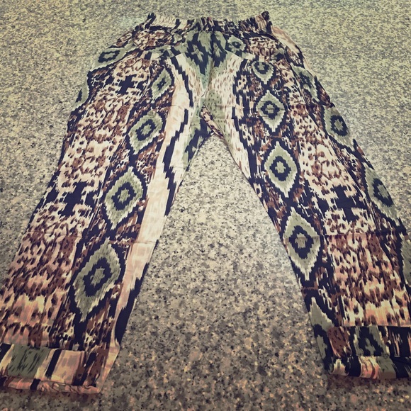Tribal print pants 😊