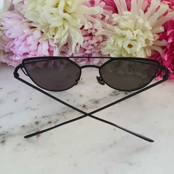 "Natalie" Sunglasses || Green Mirror Cat Eye - Picture 2 of 6