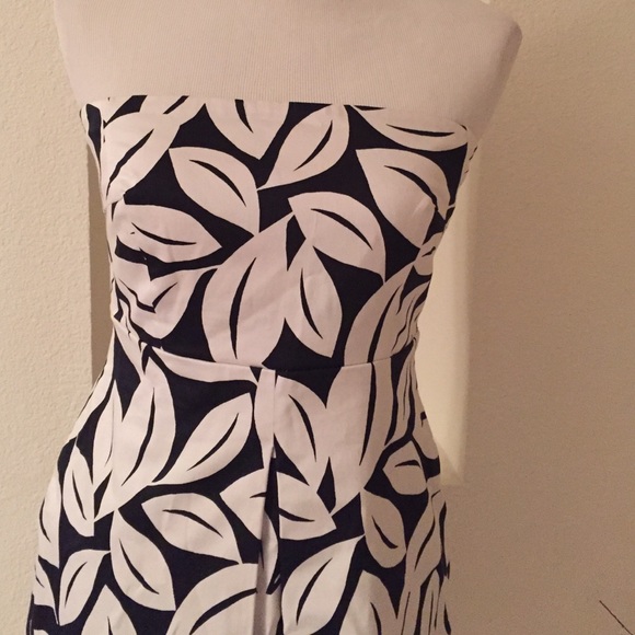 👗 Leaf Strapless Dress - Picture 2 of 4