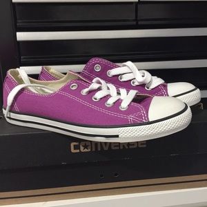 New chucks size 5 in women's in dainty deep orchid