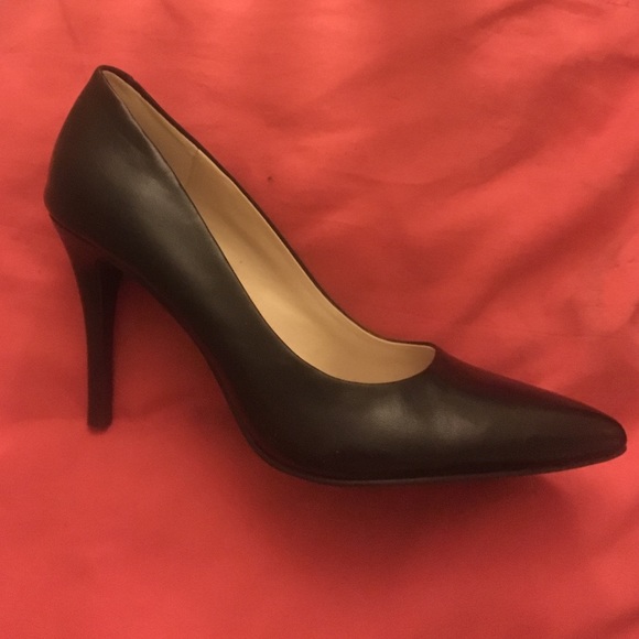 Black pointed toe heels
