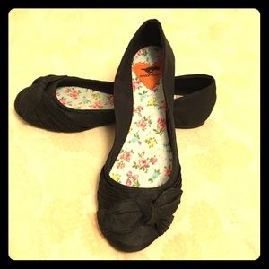 Pretty Black Silk Ballet Flats