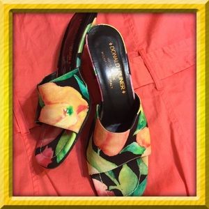 Adorable Donald Pliner slip-on sandals!