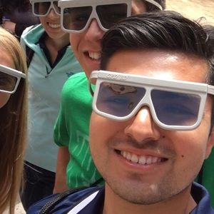 Meet your Posher, Dennis