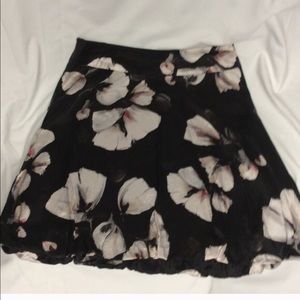 White House Black market 100% silk skirt