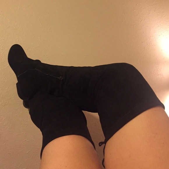 💔LAST PAIR💔Black Over-the-Knee Boots Semi Flat - Picture 4 of 4