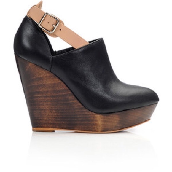 Loeffler Randall Wedge size 8