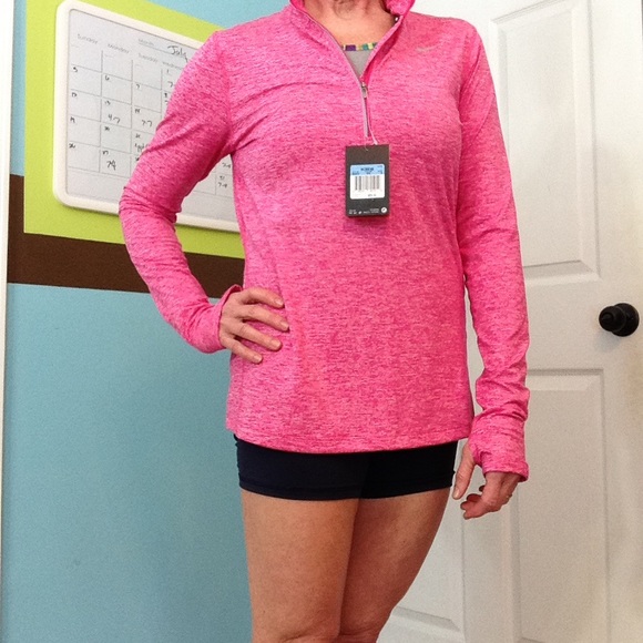 Nike pullover w/ thumbholes❗️LAST ONE❗️ - Picture 4 of 4