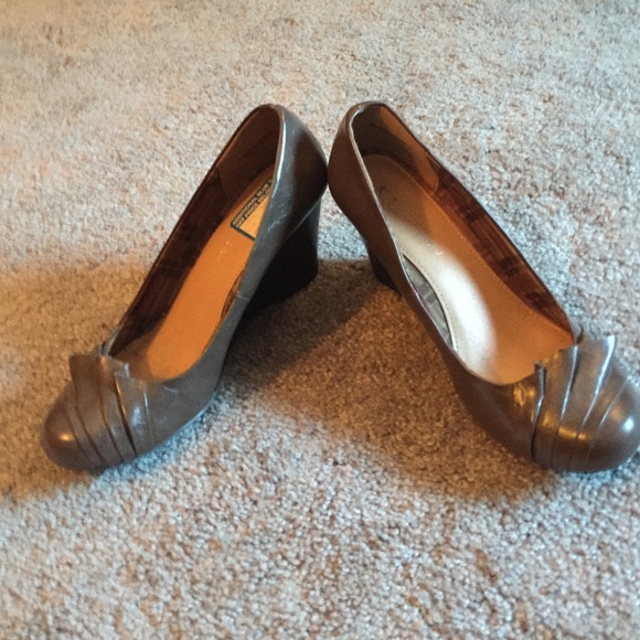 Chinese laundry wedges